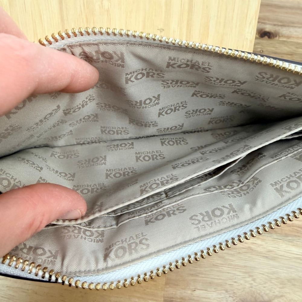 Michael Kors NYC New York City Illustrations Wristlet White/Gold - Picture 5 of 5